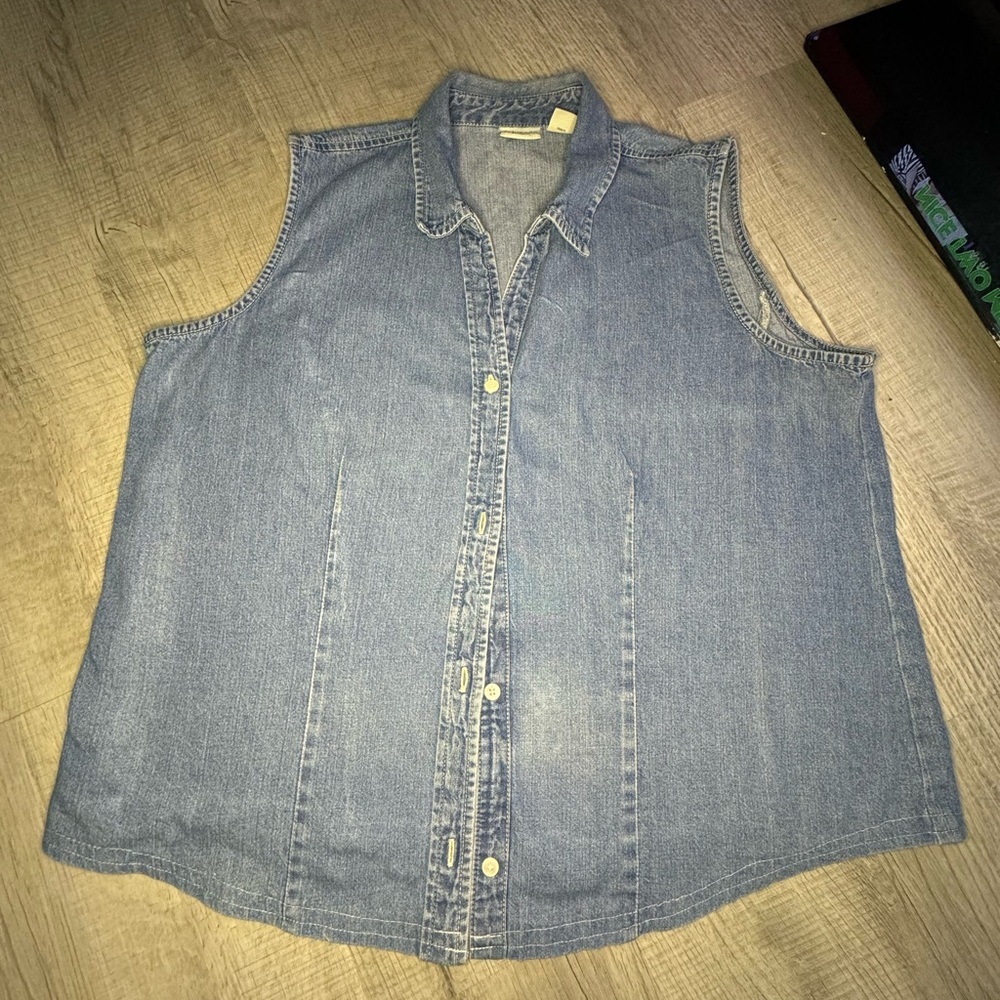 St Johns Bay Blue denim vest with a button up front and a collar SZ 1X
